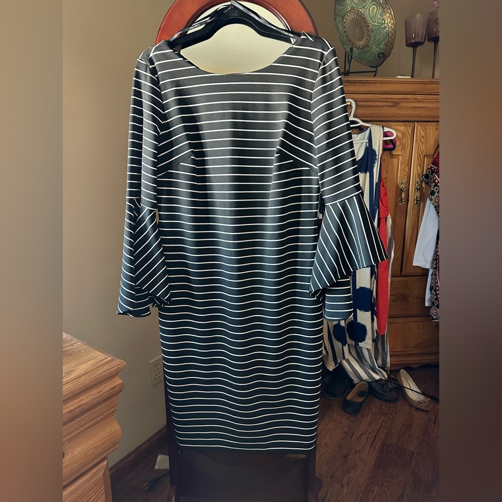 Calvin Klein Women's size 12 Bell Flared Sleeves Sheath Dress NWOT - Picture 3 of 9